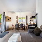 度假居 14 *